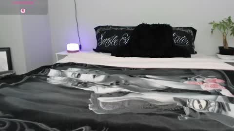 Juli Monroe online show from May 14, 3:59 am