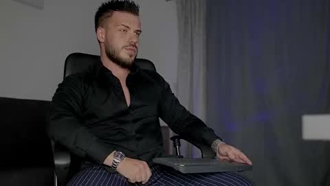 JULiUS   online show from October 4, 9:45 pm