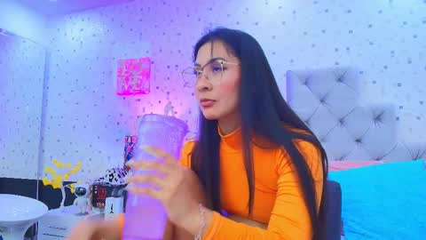 Julieta Reyes   online show from January 6, 5:39 pm