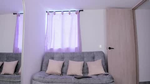 jullya    630  1330 -5 online show from November 24, 2:27 pm