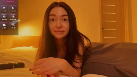 Snapshot of julya_flowerss chatting on October 13, 6:32 pm Hloya online show from October 13, 6:32 pm