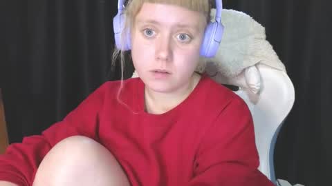 Snapshot of june_shy0 chatting on September 14, 7:21 am June online show from September 14, 7:21 am