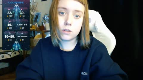 Snapshot of june_shy0 chatting on December 4, 9:34 am June online show from December 4, 9:34 am