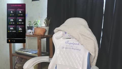 Snapshot of june_shy0 chatting on September 26, 7:49 am June online show from September 26, 7:49 am