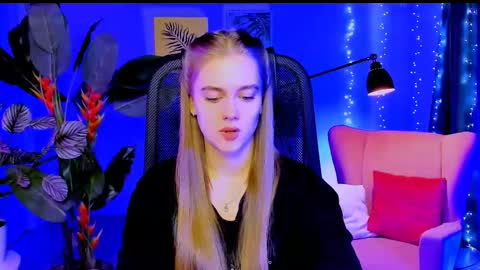 junewoods online show from March 4, 7:27 am