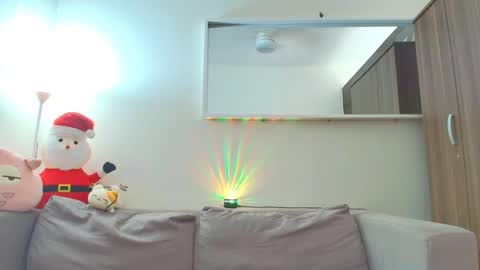 junovaughn online show from December 18, 12:39 am