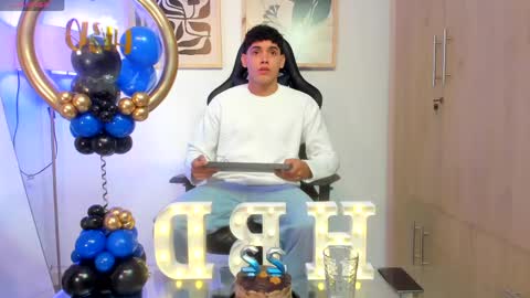 justin_payn14 online show from May 24, 2:23 pm