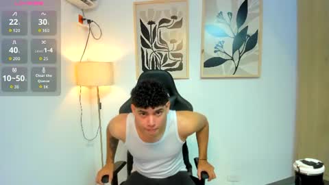justin_payn14 online show from July 14, 12:21 pm