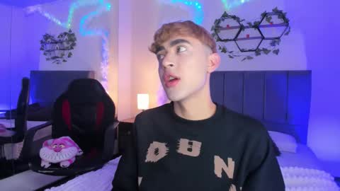 Justin online show from November 18, 11:35 am