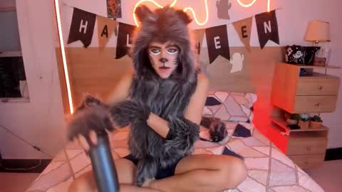 Justin online show from October 31, 1:22 pm