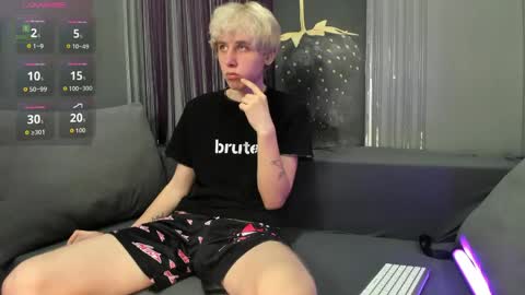justTEEN online show from May 12, 10:35 am
