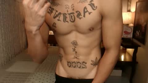 justine_hunk online show from December 21, 5:14 am