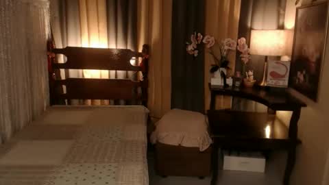 justine_hunk online show from October 4, 7:39 am