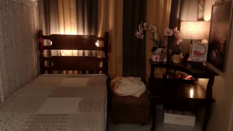 justine_hunk online show from May 12, 6:22 am