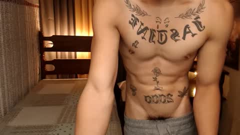 justine_hunk online show from January 18, 12:47 pm