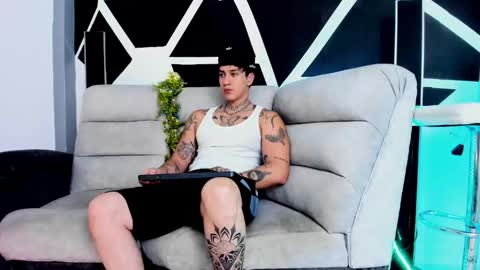 justinfuller_31 online show from October 11, 7:06 pm