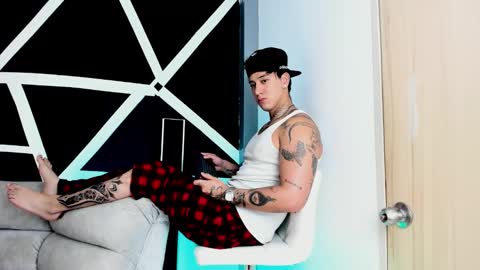 justinfuller_31 online show from October 17, 6:56 pm