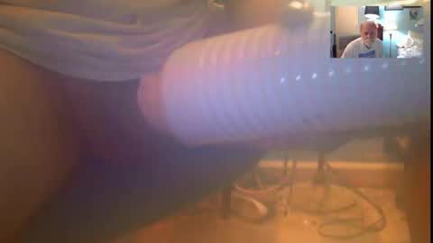 Snapshot of justjohn1012000 chatting on October 22, 12:29 pm justjohn online show from October 22, 12:29 pm