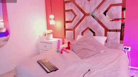 Mia online show from April 16, 12:55 am