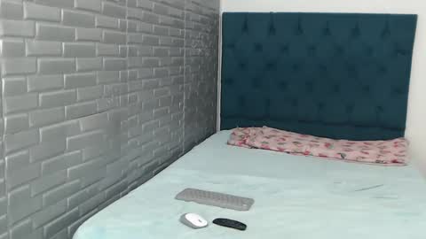 juviaandgray online show from December 27, 2:14 am