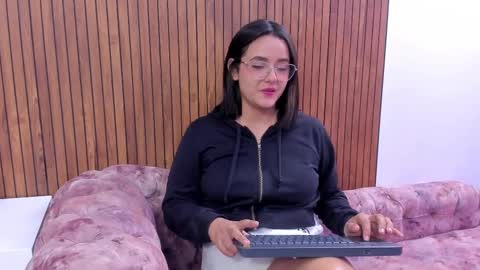 Snapshot of kae_styles chatting on October 1, 8:41 pm Kyelie online show from October 1, 8:41 pm