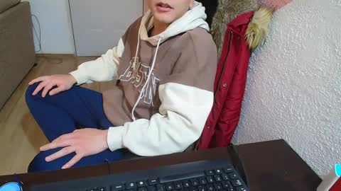 kael_art_d online show from December 3, 4:31 am