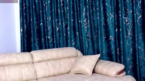 Kaila Lewis online show from December 2, 6:50 pm