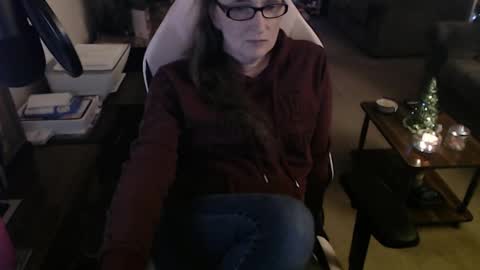 Snapshot of kait331 chatting on December 15, 1:24 am Camprincess331 online show from December 15, 1:24 am