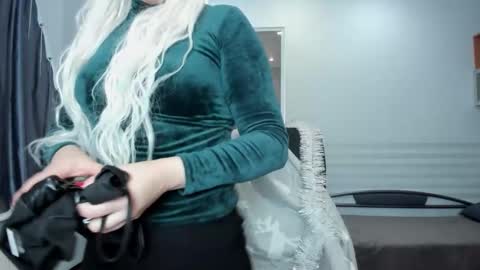 Camila online show from December 1, 6:33 am