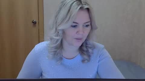 karennelsonx online show from January 16, 11:19 am