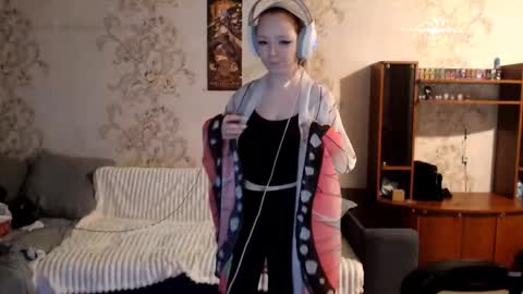 Snapshot of karicynthia chatting on September 15, 4:41 pm Lisa Backler online show from September 15, 4:41 pm