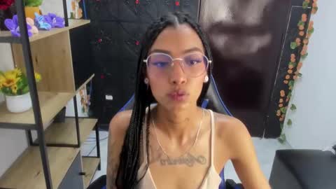 karlaslutskinny__ online show from May 6, 2:50 am