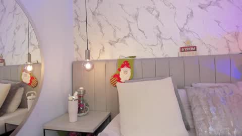 karlla_brown online show from December 15, 6:48 pm