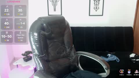 Snapshot of karlye_hot chatting on March 1, 9:29 am KARLYE online show from March 1, 9:29 am