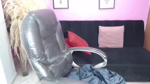 Snapshot of karlye_hot chatting on September 19, 2:48 am KARLYE online show from September 19, 2:48 am