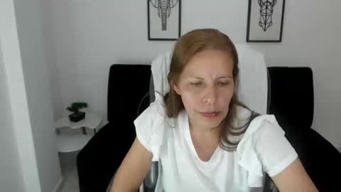 Snapshot of karlye_hot chatting on March 2, 12:53 am KARLYE online show from March 2, 12:53 am