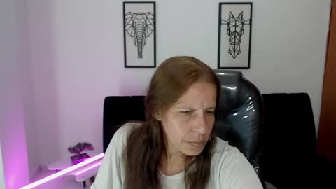 Snapshot of karlye_hot chatting on February 26, 5:03 am KARLYE online show from February 26, 5:03 am