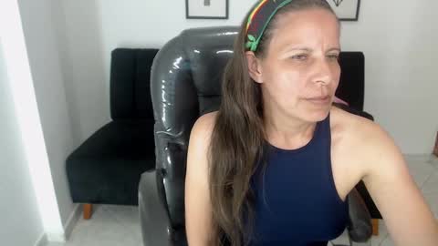 Snapshot of karlye_hot chatting on February 1, 8:08 am KARLYE online show from February 1, 8:08 am