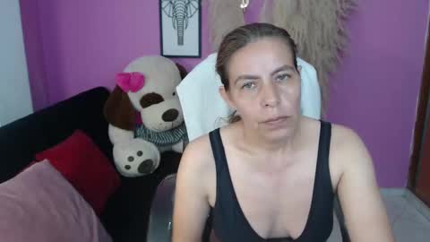 Snapshot of karlye_hot chatting on October 10, 3:45 am KARLYE online show from October 10, 3:45 am