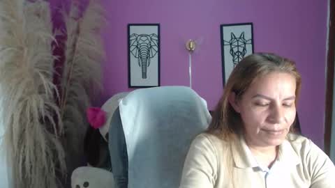Snapshot of karlye_hot chatting on September 30, 1:27 am KARLYE online show from September 30, 1:27 am