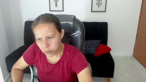 Snapshot of karlye_hot chatting on February 1, 1:44 am KARLYE online show from February 1, 1:44 am