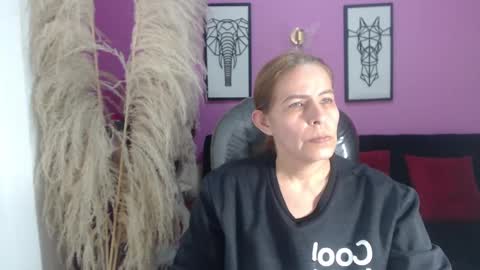Snapshot of karlye_hot chatting on September 10, 2:12 am KARLYE online show from September 10, 2:12 am