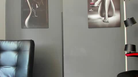   online show from December 3, 4:40 pm