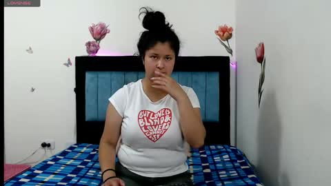 karlyxs online show from April 15, 12:30 pm