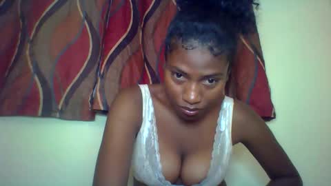 karoliee online show from May 23, 12:34 pm