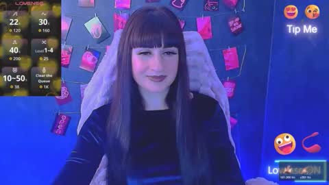 Caroline online show from February 3, 1:26 pm