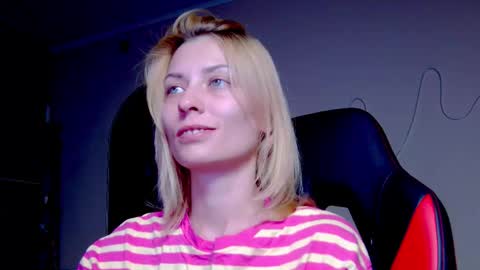 Snapshot of karoline121 chatting on October 2, 8:40 pm karoline121 online show from October 2, 8:40 pm