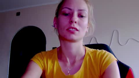 Snapshot of karoline121 chatting on October 16, 6:35 am karoline121 online show from October 16, 6:35 am