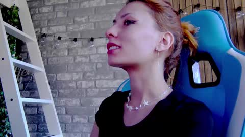 Snapshot of karoline121 chatting on March 4, 1:17 pm karoline121 online show from March 4, 1:17 pm