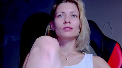 Snapshot of karoline121 chatting on October 10, 10:25 pm karoline121 online show from October 10, 10:25 pm